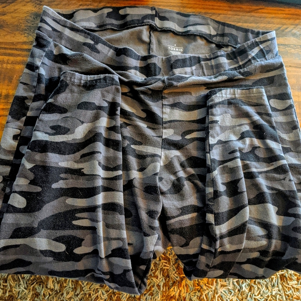 Torrid 4 Gray Camo Legging